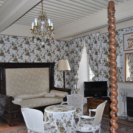 Chateau De Chantelauze Olliergues Δωμάτιο φωτογραφία