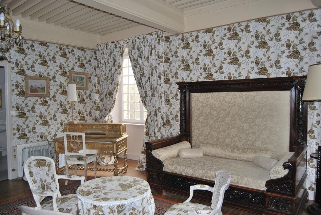 Chateau De Chantelauze Olliergues Δωμάτιο φωτογραφία