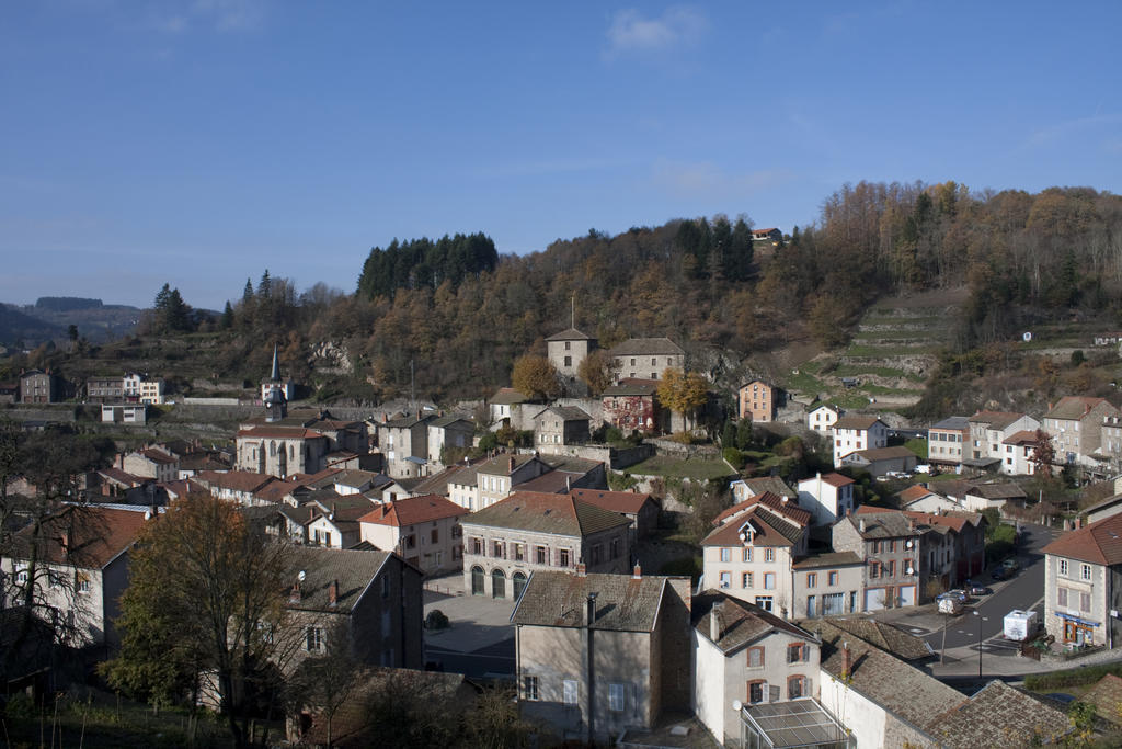 Chateau De Chantelauze Olliergues Εξωτερικό φωτογραφία