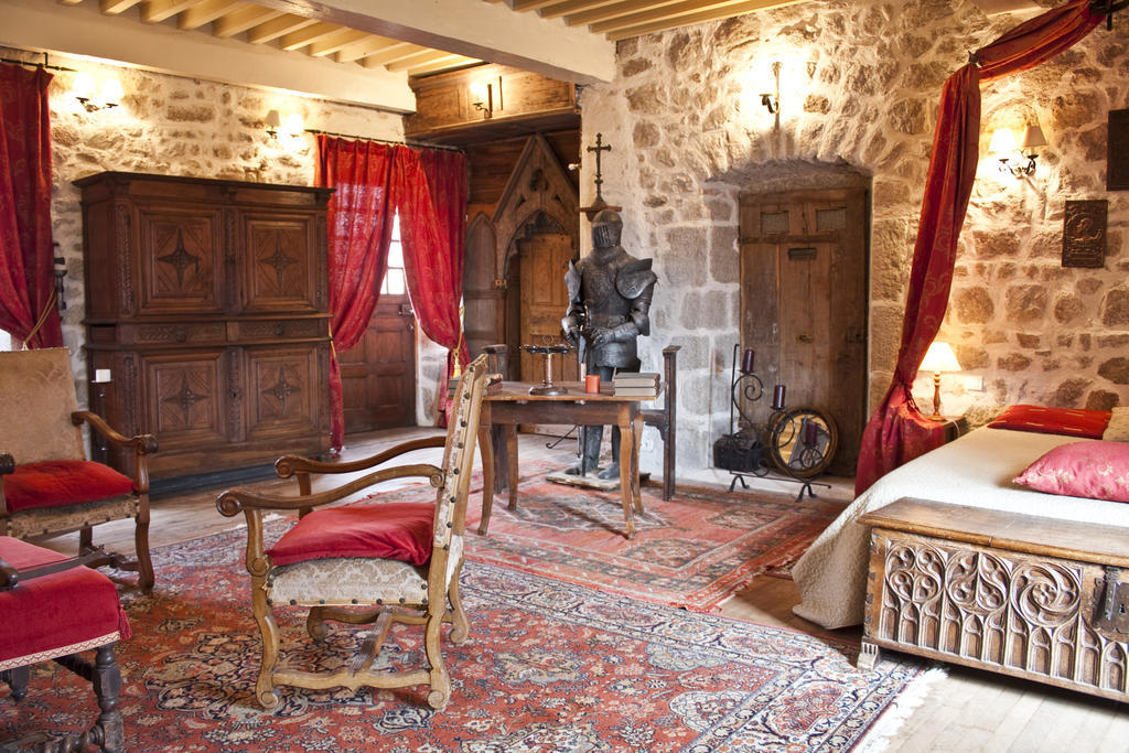 Chateau De Chantelauze Olliergues Δωμάτιο φωτογραφία